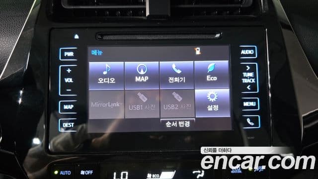 Toyota Prius 2018 — Şəkil 10/30