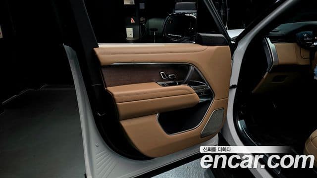 Land Rover Range Rover 2025 — Photo 33/35
