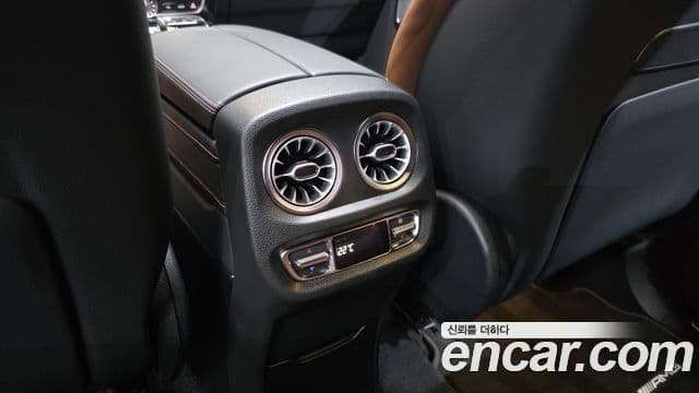 Mercedes-Benz G-Class 2024 — Photo 34/36