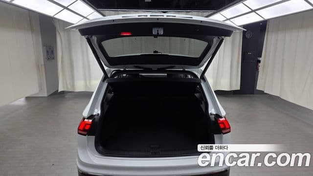 Volkswagen Tiguan 2022 — Photo 10/31