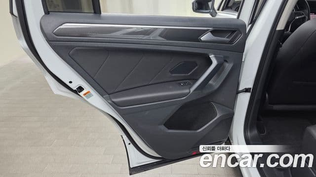 Volkswagen Tiguan 2022 — Photo 1/31