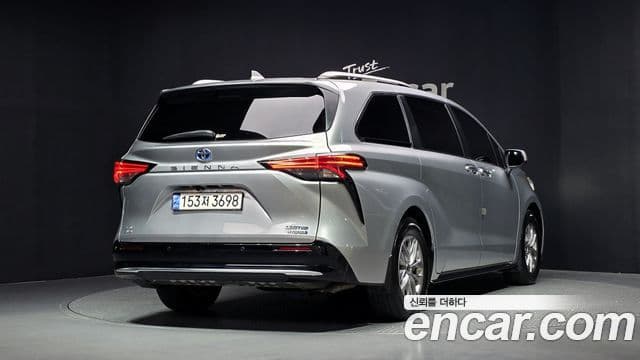 Toyota Sienna 2022 — ფოტო 14/34