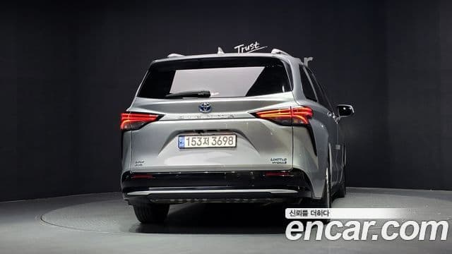 Toyota Sienna 2022 — ფოტო 9/34
