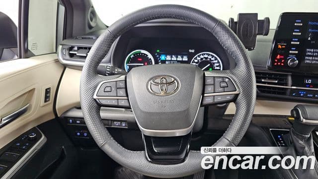 Toyota Sienna 2022 — ფოტო 3/34