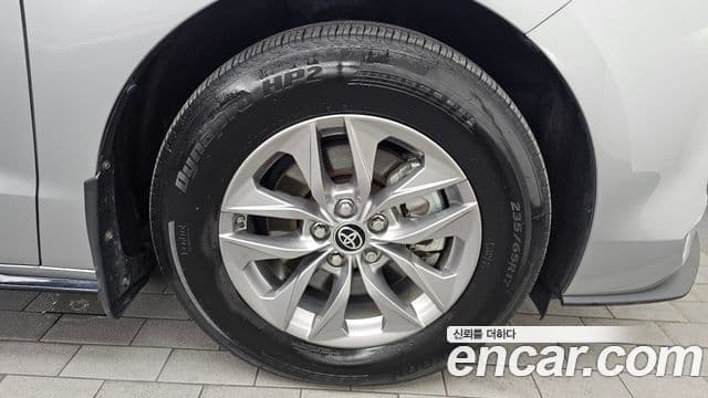 Toyota Sienna 2022 — ფოტო 20/34
