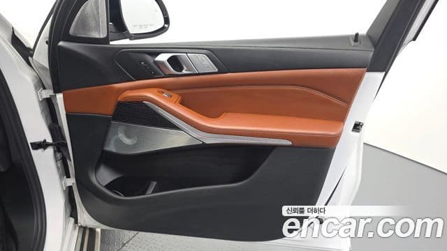 BMW X7 2021 — Photo 7/33