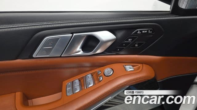 BMW X7 2021 — Photo 3/33