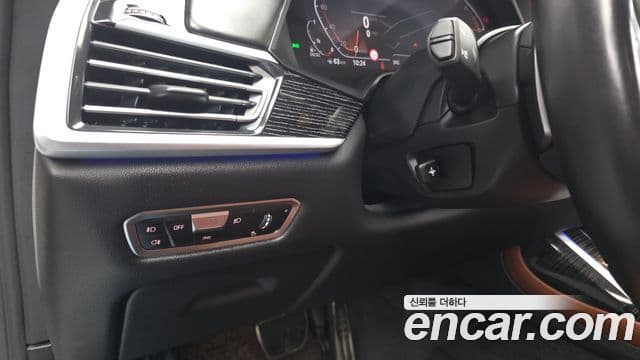 BMW X7 2021 — Photo 9/33