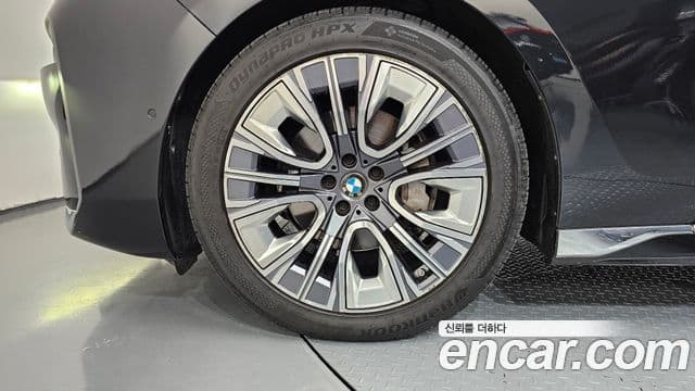 BMW 7 Series 2023 — Photo 37/40