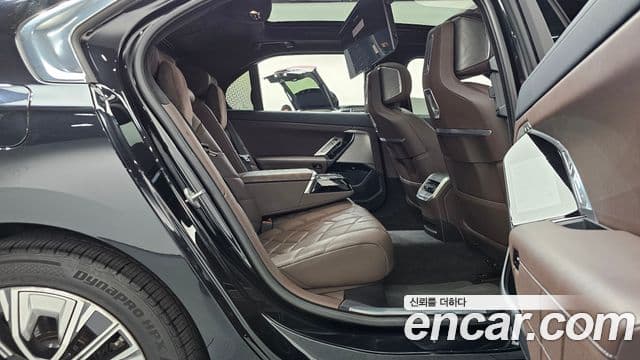 BMW 7 Series 2023 — Photo 27/40