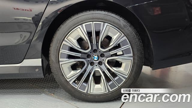 BMW 7 Series 2023 — Photo 38/40