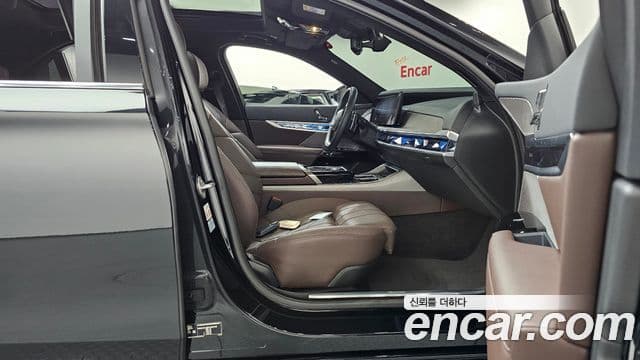 BMW 7 Series 2023 — Photo 28/40
