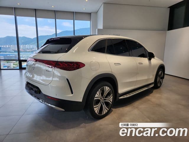 Mercedes-Benz EQE SUV 2024 — ფოტო 6/20