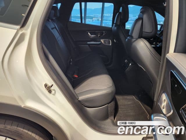Mercedes-Benz EQE SUV 2024 — ფოტო 8/20