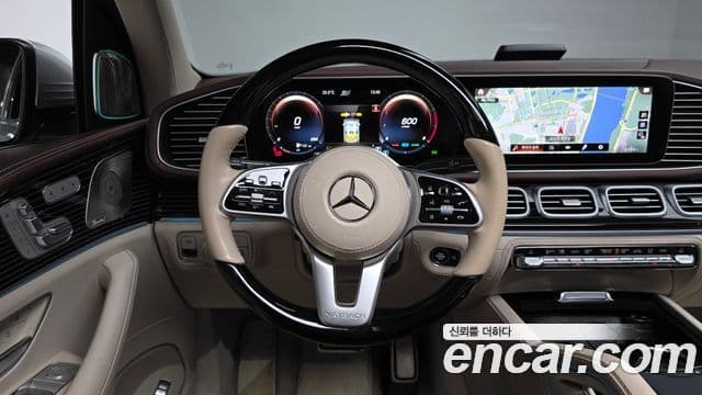 Mercedes-Benz GLS-Class 2023 — Photo 38/43