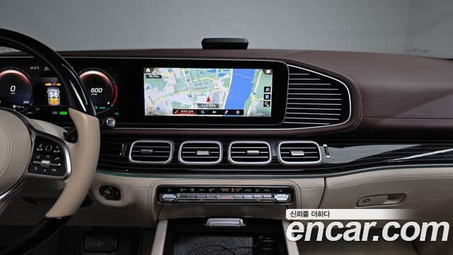 Mercedes-Benz GLS-Class 2023 — Photo 24/43