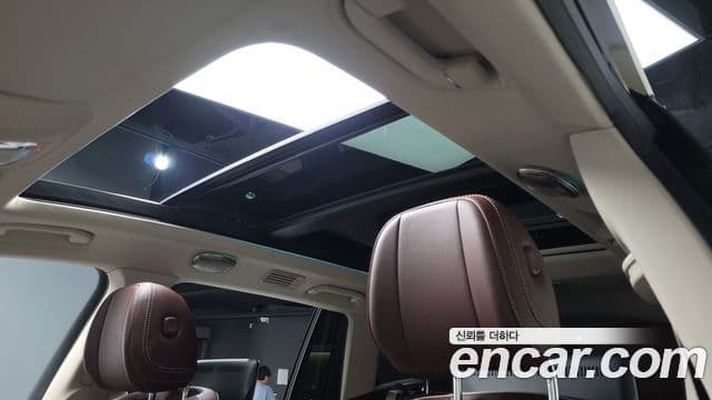 Mercedes-Benz GLS-Class 2023 — Photo 11/43