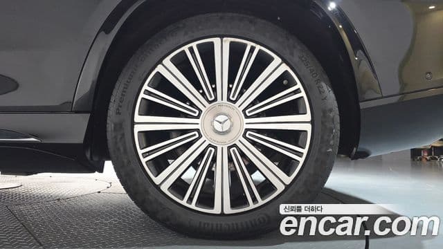 Mercedes-Benz GLS-Class 2023 — Photo 15/43