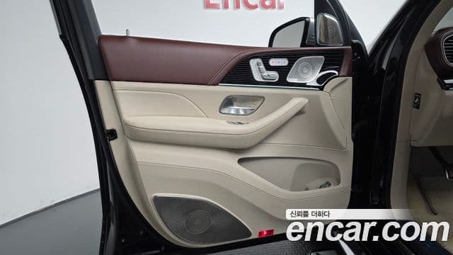 Mercedes-Benz GLS-Class 2023 — Photo 37/43