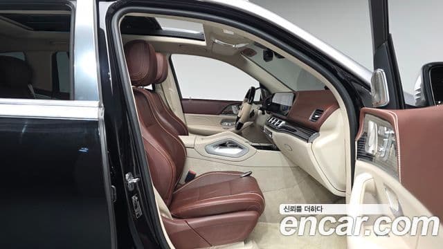 Mercedes-Benz GLS-Class 2023 — Photo 32/43