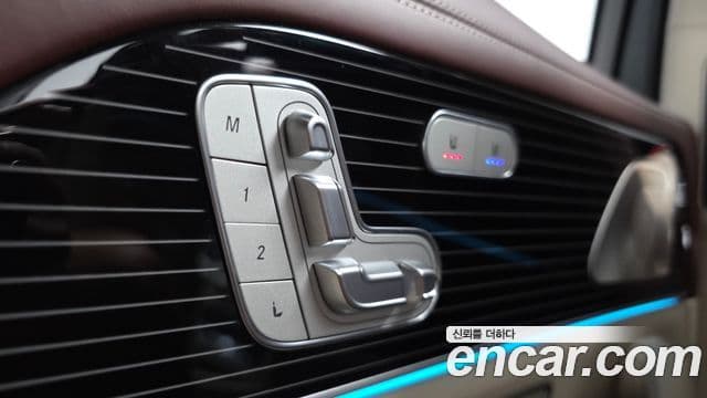 Mercedes-Benz GLS-Class 2023 — Photo 4/43