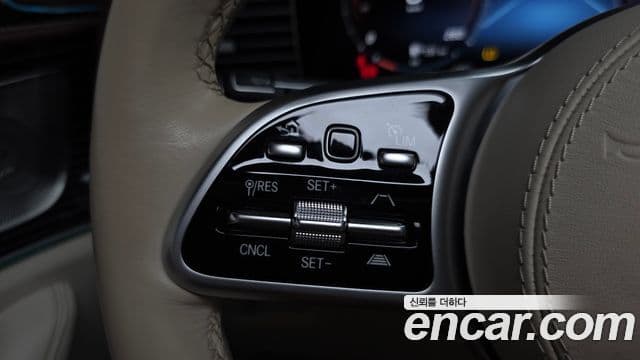 Mercedes-Benz GLS-Class 2023 — Photo 34/43
