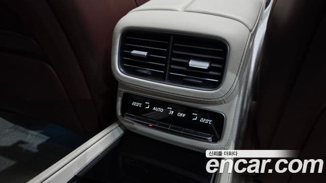 Mercedes-Benz GLS-Class 2023 — Photo 21/43