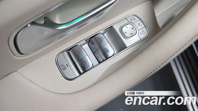 Mercedes-Benz GLS-Class 2023 — Photo 6/43