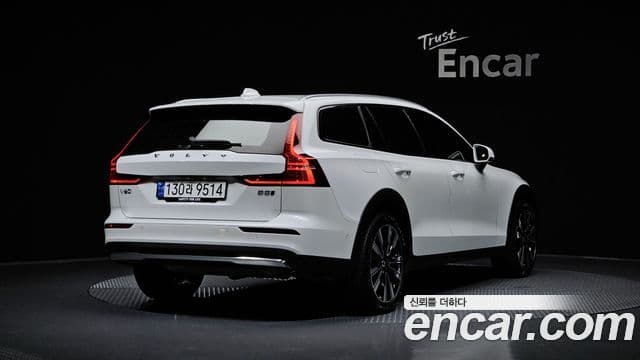 Volvo V60 Cross Country 2024 — Фото 2/20
