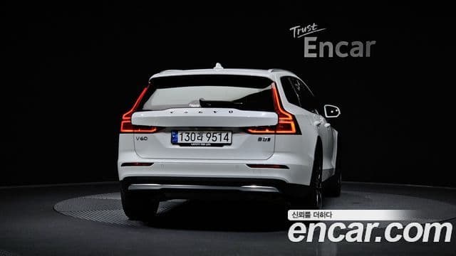 Volvo V60 Cross Country 2024 — Фото 4/20