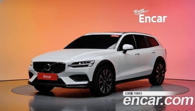 Volvo V60 Cross Country 2024 — Фото 1/20