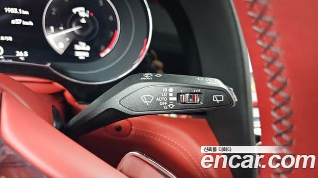 Bentley Bentayga 2023 — Photo 11/36