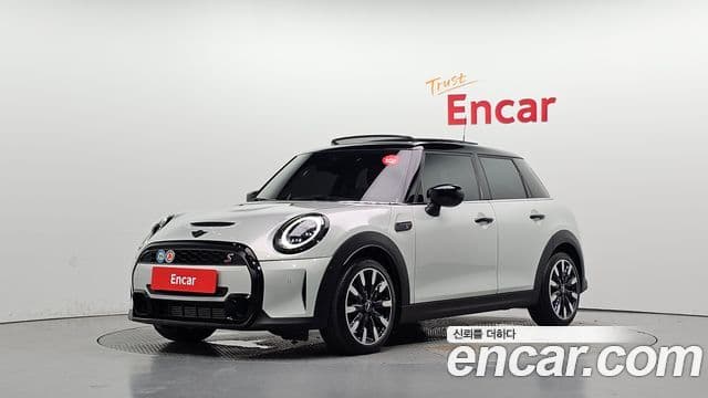 Mini Cooper S 2022 — Photo 6/36