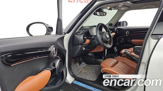 Mini Cooper S 2022 — Photo 11/36
