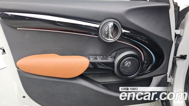 Mini Cooper S 2022 — Photo 8/36