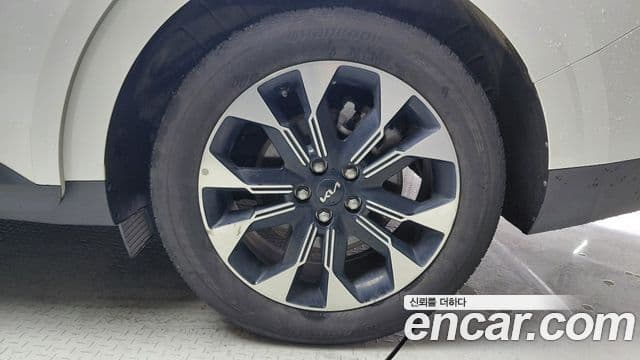 Kia Carnival 2022 — ფოტო 30/32