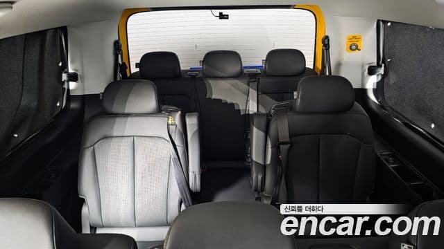 Hyundai Staria 2025 — Фото 13/20