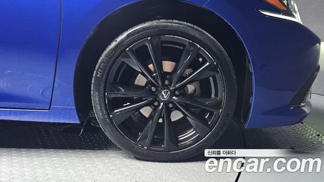 Lexus ES300h 2022 — Photo 7/30