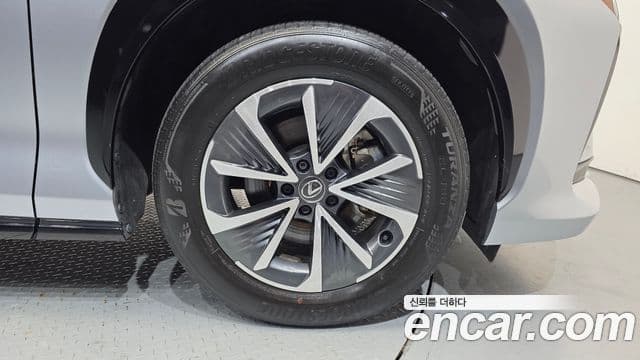 Lexus RZ450e 2023 — ფოტო 12/30