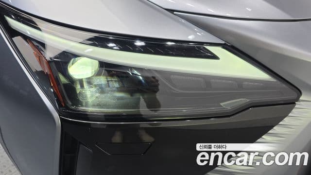 Lexus RZ450e 2023 — ფოტო 19/30