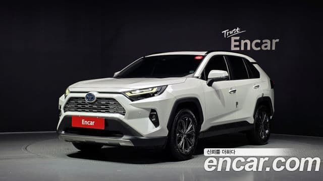Toyota RAV4 2024 — Фото 1/20