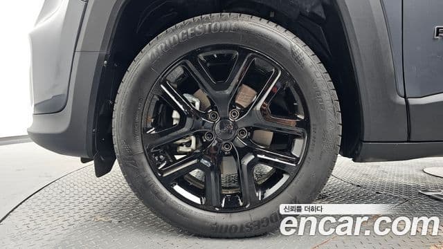 Jeep Renegade 2023 — Фото 5/20