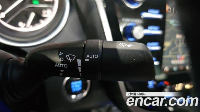 Toyota Camry 2018 — Şəkil 32/33