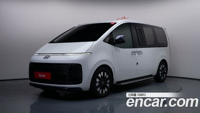 Hyundai Staria 2025 — Фото 1/20