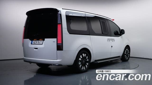 Hyundai Staria 2025 — Фото 2/20