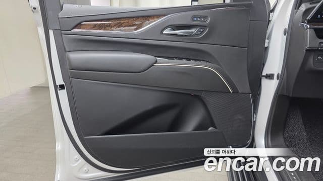 Cadillac Escalade 2021 — Photo 39/41