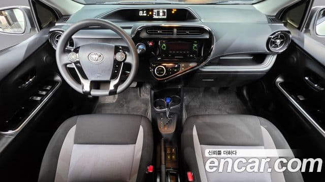 Toyota Prius C 2019 — Şəkil 13/35
