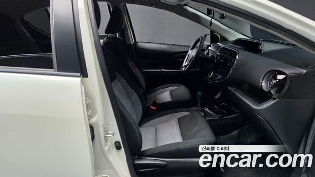 Toyota Prius C 2019 — Şəkil 14/35