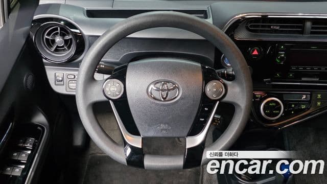 Toyota Prius C 2019 — Şəkil 33/35