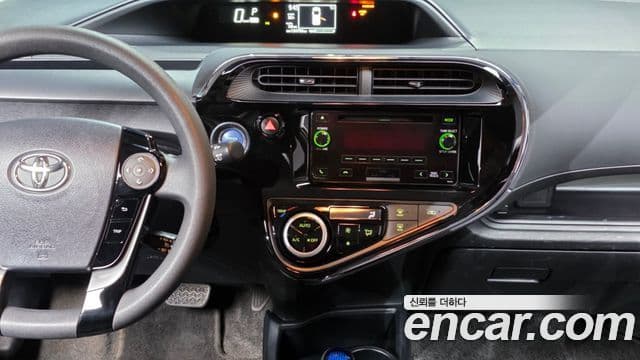 Toyota Prius C 2019 — Şəkil 16/35